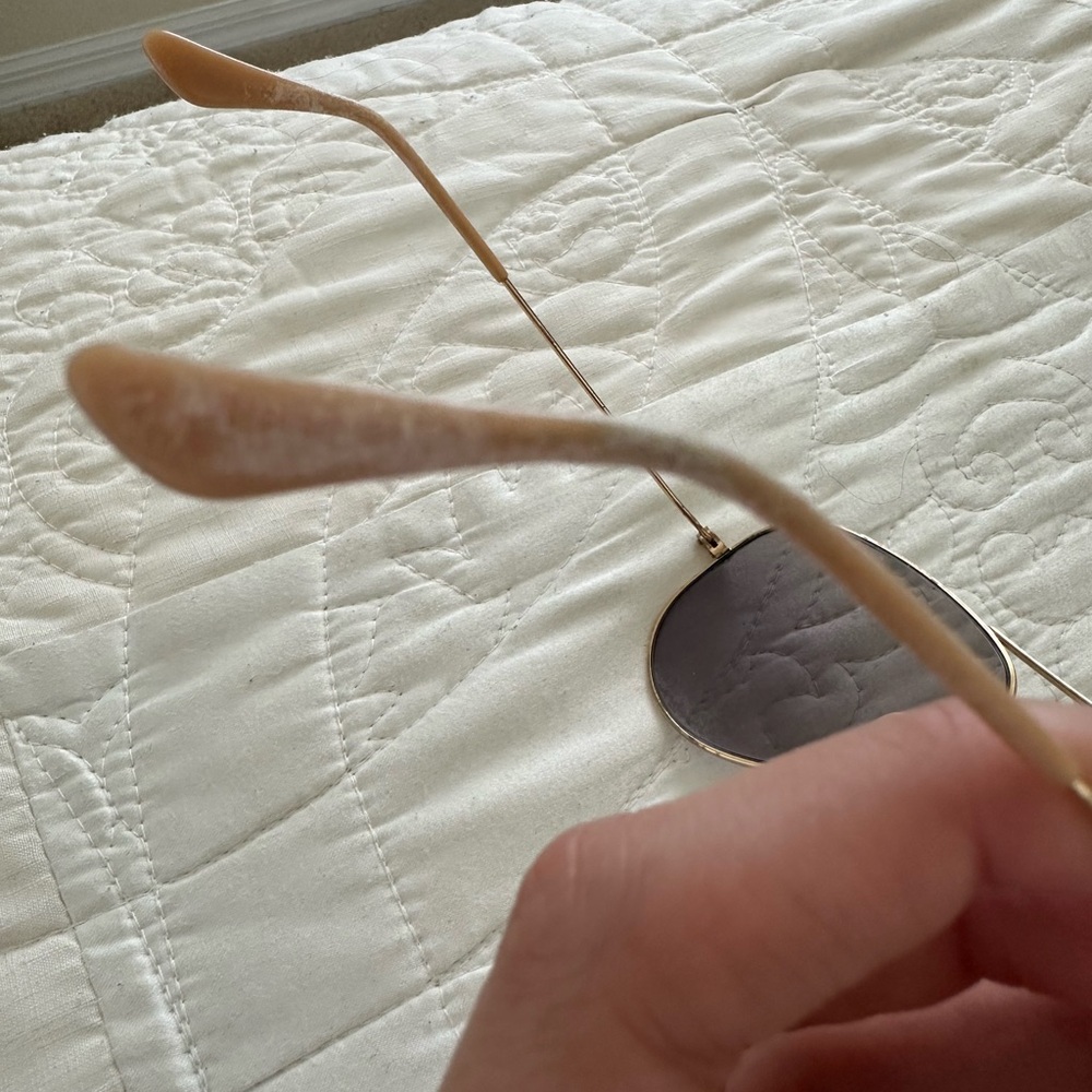 Ray-Ban Classic Gold Aviators - Picture 4 of 6
